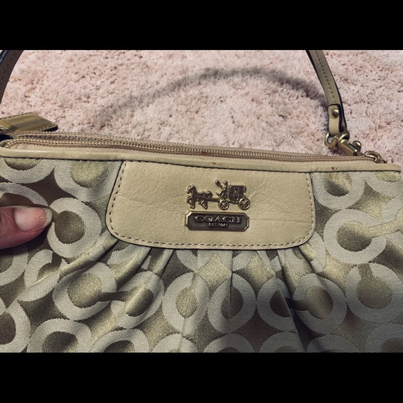 Coach Madison Sateen Wristlet! - Picture 3 of 6